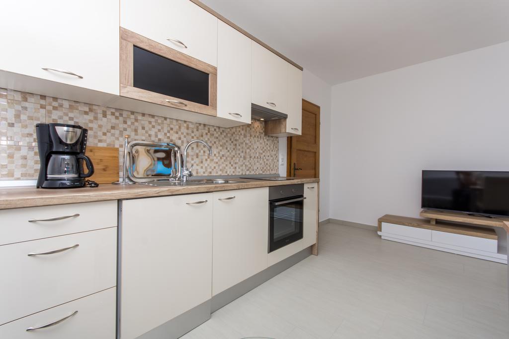 Apartments Bisera โตรกีร์ ภายนอก รูปภาพ