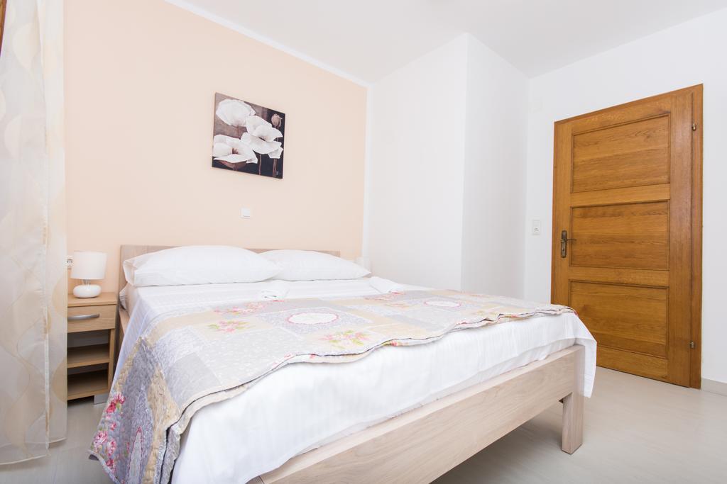 Apartments Bisera โตรกีร์ ภายนอก รูปภาพ