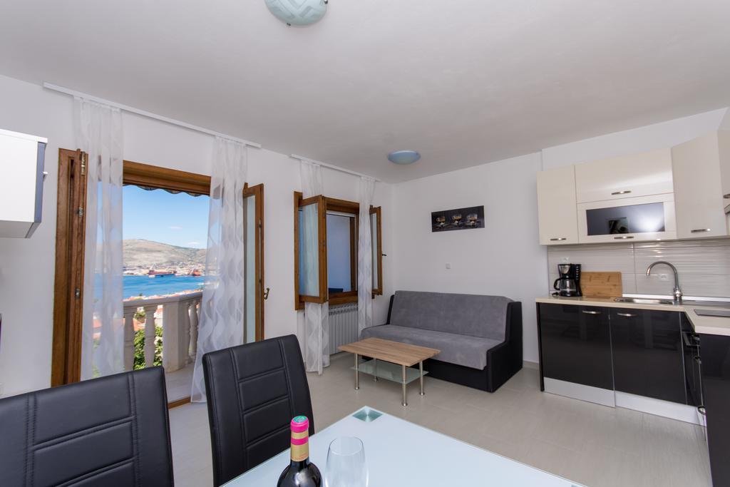 Apartments Bisera โตรกีร์ ภายนอก รูปภาพ