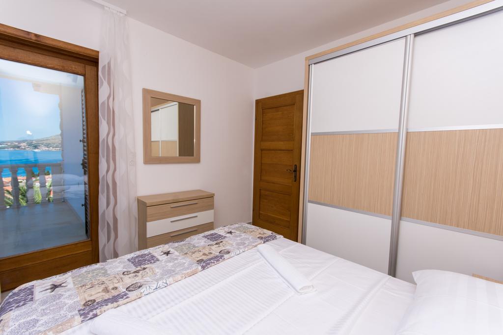 Apartments Bisera โตรกีร์ ภายนอก รูปภาพ