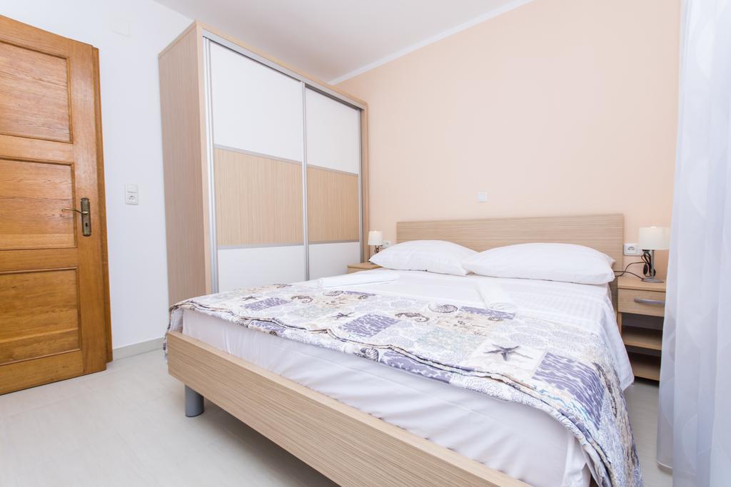 Apartments Bisera โตรกีร์ ภายนอก รูปภาพ