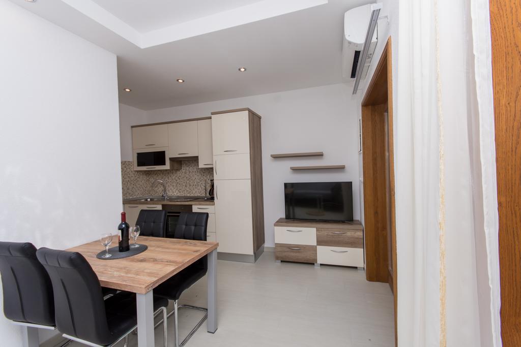 Apartments Bisera โตรกีร์ ภายนอก รูปภาพ