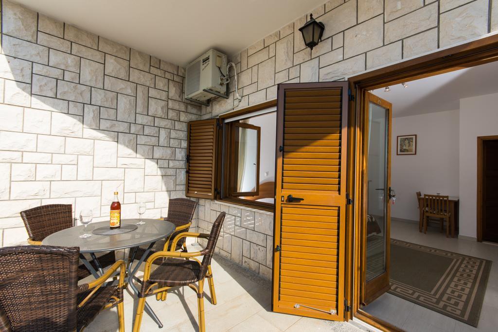 Apartments Bisera โตรกีร์ ภายนอก รูปภาพ
